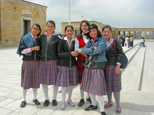 SchoolGirlsAtaturksTomb.JPG