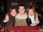 Andy obklopen Evkou a Jitkou
