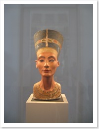 The equisite bust of Queen Nefertiti 