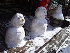 極樂通商店街上的三個雪人