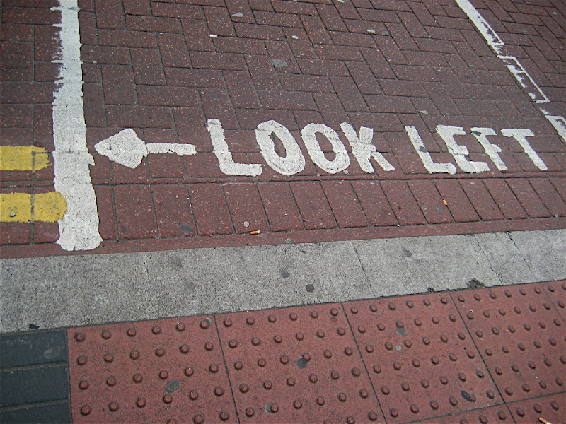 Look left, coño