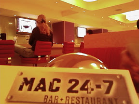 www.RickNakama.com Mac 24/7 Bar & Restaurant at the Hilton Prince Kuhio Hotel