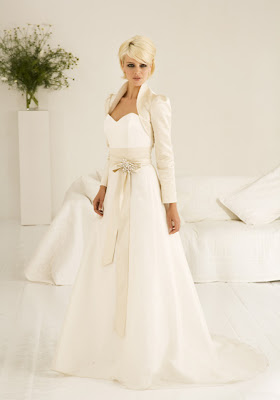 LYN ASHWORTH  ; elegant IMOGEN WEDDING DRESS