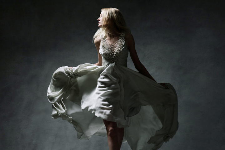 H67+modern_wedding_gown H67+modern_wedding_gown