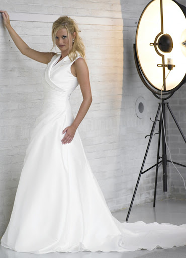 white-wedding-dresses/gowns
