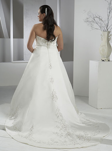 #2 Plus Size Bridal / Wedding Gowns