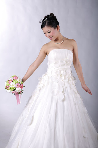 Lovely Bridal Gowns' Romantic Wedding Dresses
