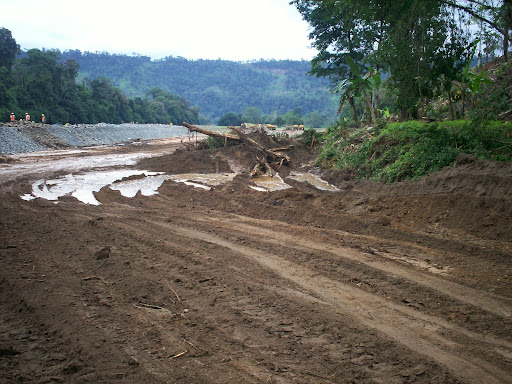 Carretera en el Rio Changuinola, Area Protegida de Palo Seco