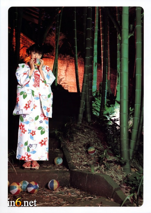 Yuko Ogura Japanese girl 057.jpg PPdad - http://henku.info
