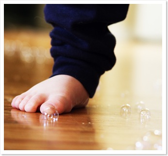 small things - bubbles and foot