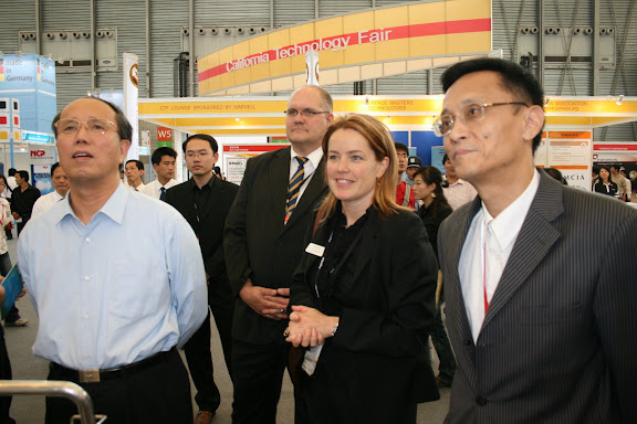 Zhou Yu Peng (left) and Jackie Taranto Zhou Yu Peng (left) and Jackie Taranto