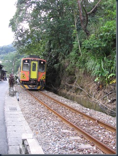 車行  人去樓空