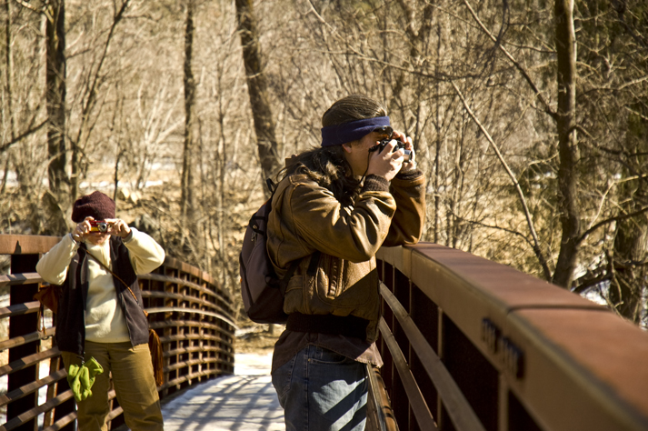 DSC_6739 Robin and Charley taking pictures on west fork bridge az en az.jpg