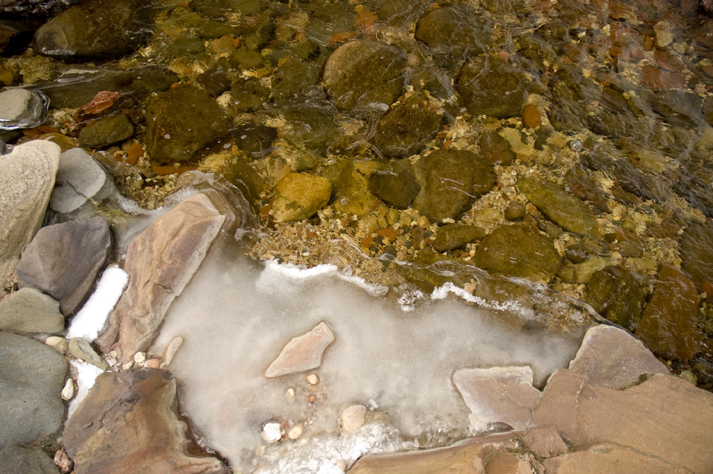 DSC_6874 ice meet water of oak creek west fork trail en az.jpg