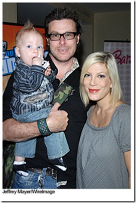 Tori Spelling and Dean McDermott and their first child Liam picture