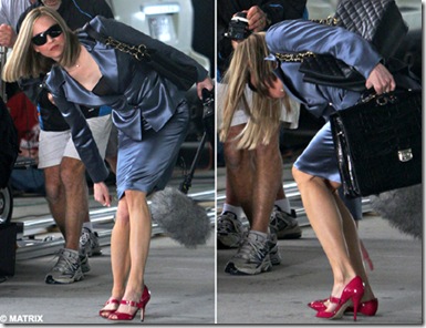 Renee Zellweger Breaking The Heel On Her Shoe