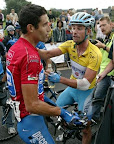 Hincapie and Schumacher have a quiet word after the stage