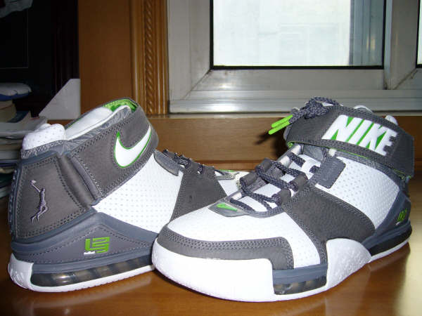 Nike Zoom LeBron IV 8211 upcoming exclusive online releases