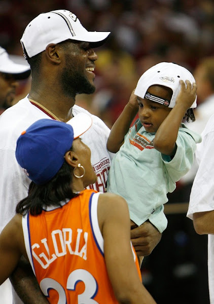 LeBron James becomes a dad for a second time