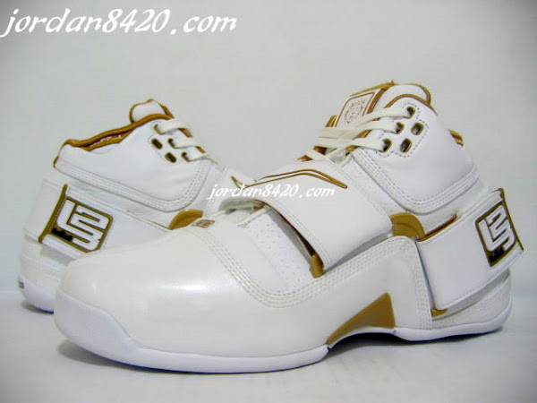 New Live pics of the Nike Zoom Soldier