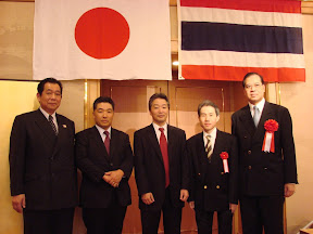 Dhamma Society with owen of the hotel, the celebration of the Tipitaka from Thailand, Osaka, 2007. 