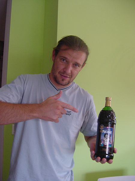Robert BigBrother in TAHITIAN NONI sok