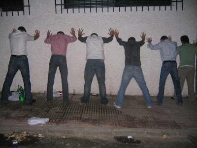 Sospechosos habituales, atrás
