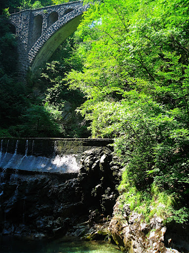 More gorge