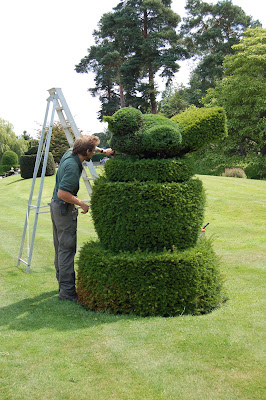 Topiarist in action