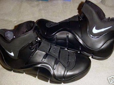 Zoom LeBron IV 8216Vader8217 Player Exclusive