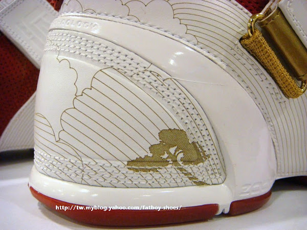 New pics of the Nike Zoom LeBron China Limited Edition