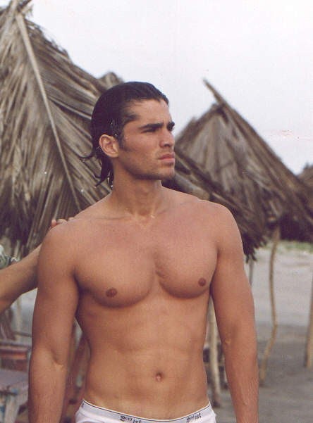 Mocho Model: Hot Model Eduardo Verástegui