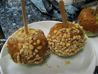 Caramel covered apples with peanuts recipes