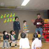 That's me presenting Kai's dinosaur to the class. I had to explain why it was special to Kai, in Japanese (which is why I'm reading it!). That's me presenting Kai's dinosaur to the class. I had to explain why it was special to Kai, in Japanese (which is why I'm reading it!).