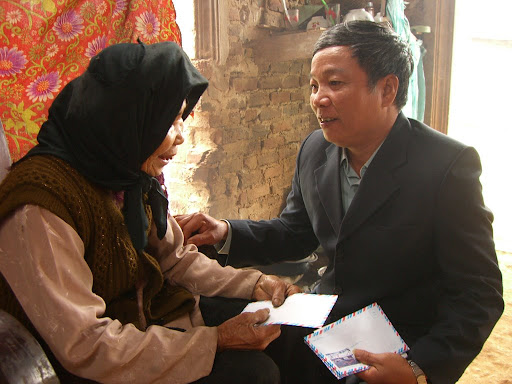 Old lady in Ba Vi village community