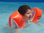Ο μικρός Ανδρέας από την Κύπρο στην πισίνα!