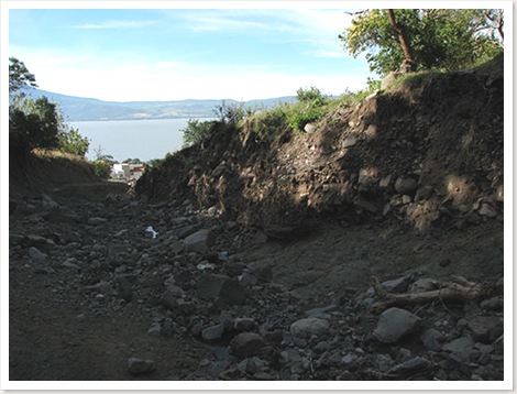 house below arroyo