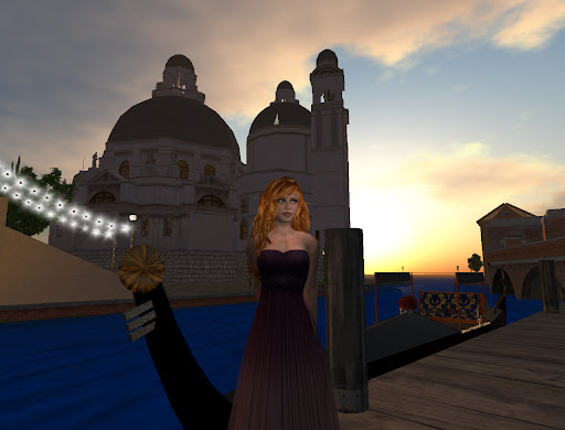 In front of the Santa Maria della Salute, and a gondola 