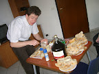 Adam előkészít