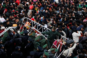 31日火车站滞留旅客 邓恒/文 方谦华/图 实习生 陈奕启