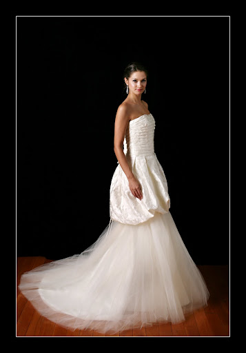 strapless-wedding-dress-tulle-skirt