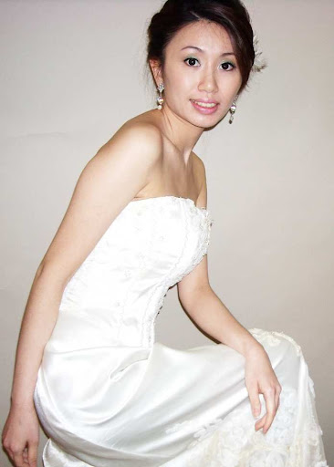extremely-simple-wedding-dress