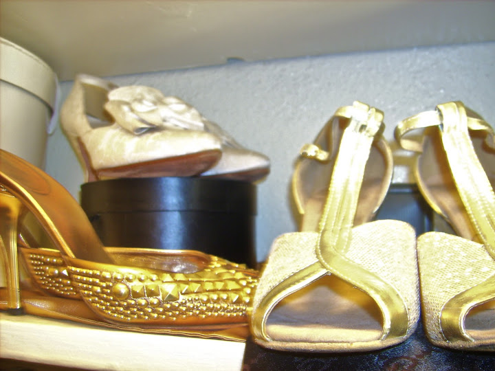Snap-of-Gold-Wedding-Shoes