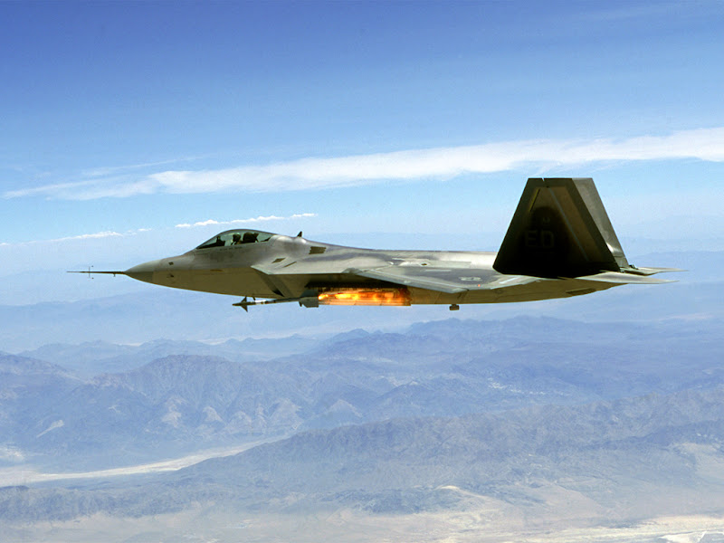 JLM-USAF-fighters_F-22+Raptor_AIM-9+Sidewinder+missile.jpg
