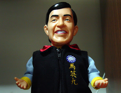 [Kuso]夜市買來的馬英囧…今天應該也會笑得很開心！ - 阿祥的網路筆記本