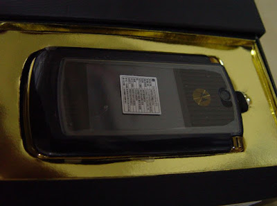 [Mobile]Moto RAZR V8 2GB璀璨金華版開箱照 - 阿祥的網路筆記本