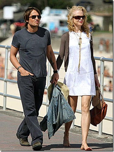 Nicole Kidman Barefoot On Beach picture