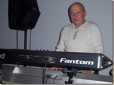 Thanksgiving2007 piano man